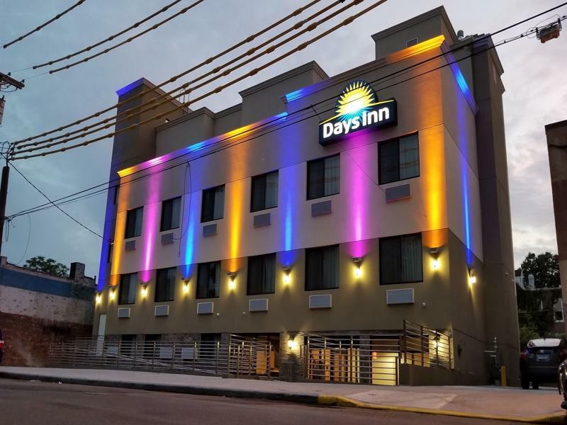 Days Inn By Wyndham Brooklyn Marine Park New York City Exterior photo